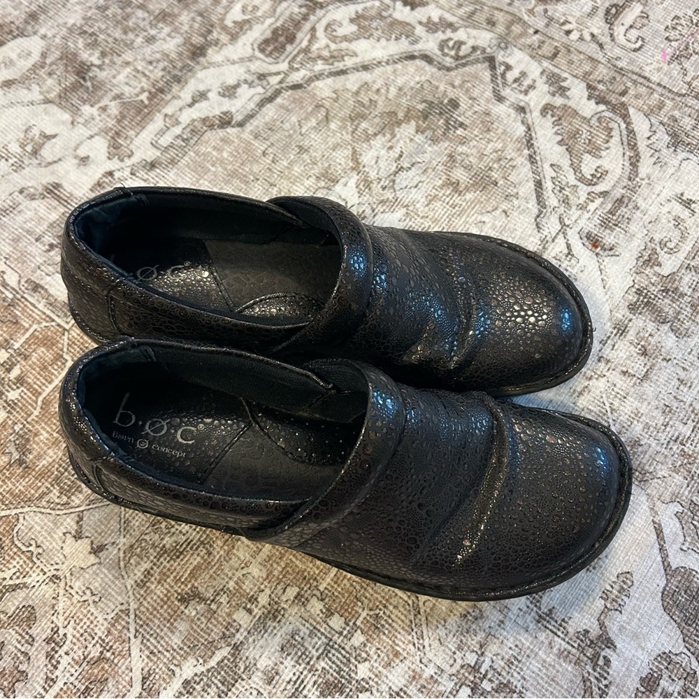 b. o. c. Size 7.5 Black Clogs with Glitter